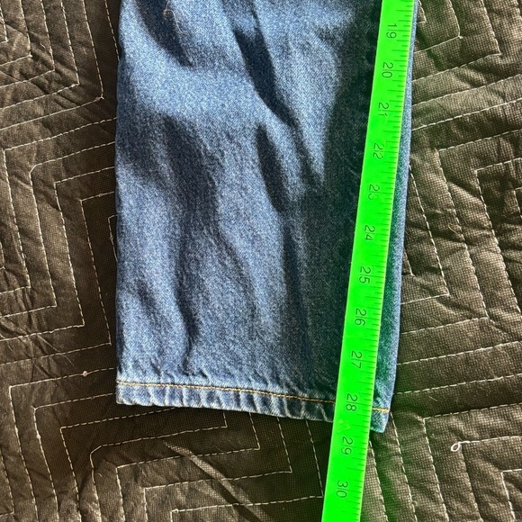 Vintage women’s Levi’s 550 size 16. Dark wash. Classic Relaxed fit. Tapered leg. - Picture 8 of 8